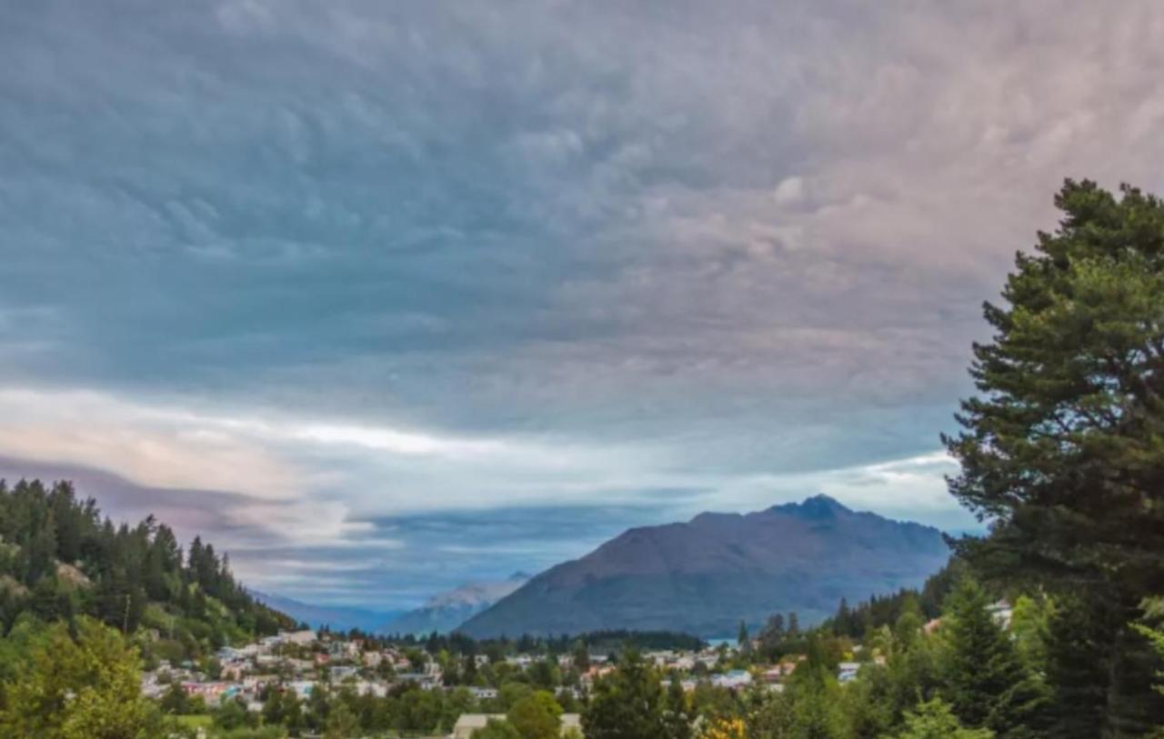 Hot Tub And Views Over Central Queenstown - Entire Holiday House Екстериор снимка