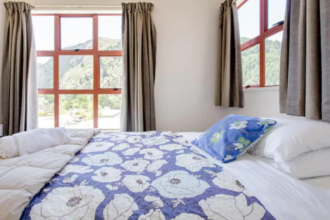 Hot Tub And Views Over Central Queenstown - Entire Holiday House Екстериор снимка